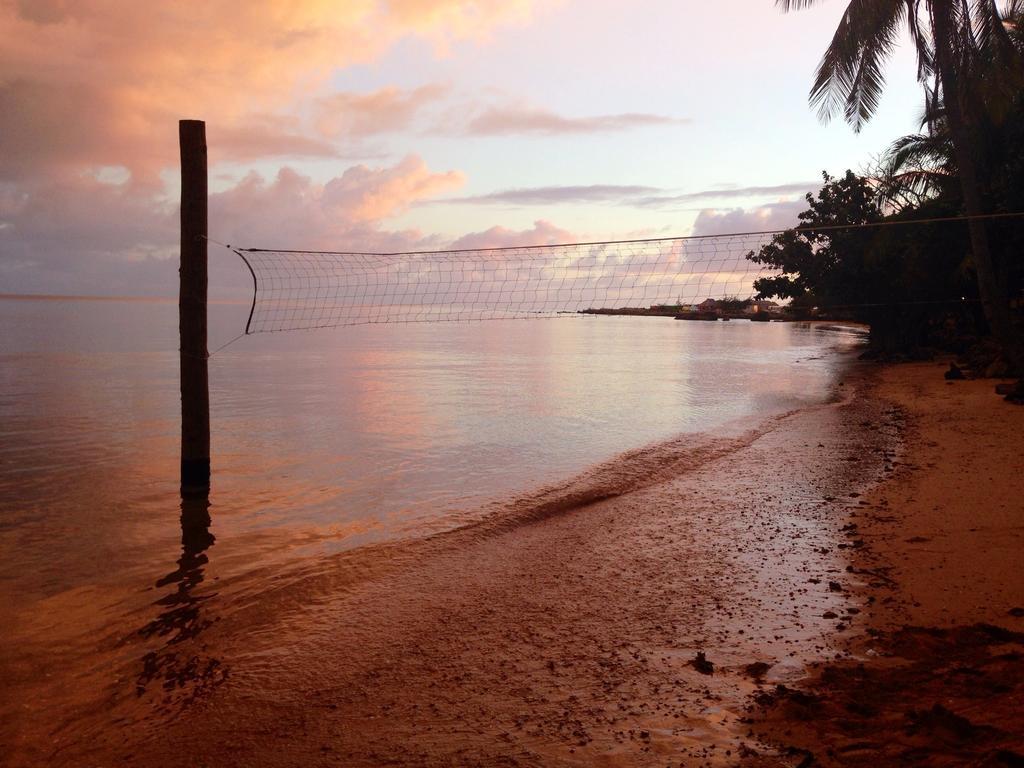 Funky Fish Beach & Surf Resort Solevu Bilik gambar